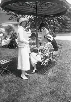 White Plains Prints: Isabel Rockefeller with Mrs. William Rockefeller