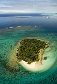 Images Dated 16th June 2013: Island in the coral reef of Grande Terre, New Caledonia