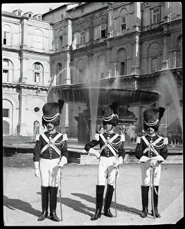 Italian Soldiers Stand W/Swords
