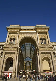 Retail Gallery: Italy, Milan. Galleria Vittorio Emanuele II