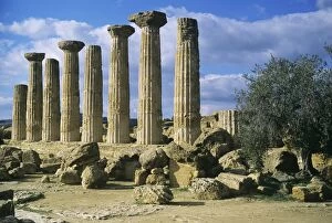 Images Dated 12th April 2007: Italy, Sicily, Agrigento, temple ruins