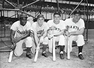 Teammate Prints: J. Robinson & H. Reese Pose W/Two Giants