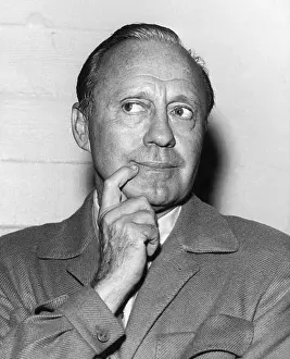 Fingers Prints: Jack Benny in Signature Pose