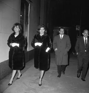 Jackie Kennedy, Lee Radziwill Walking