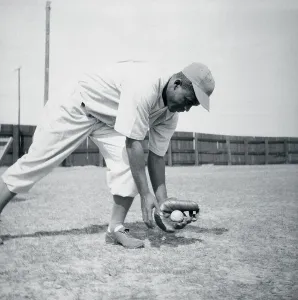 Sanford Prints: Jackie Robinson Fielding Ball