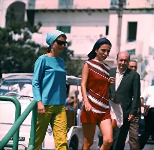 Jacqueline Kennedy with Sister Lee Radziwill on Pier