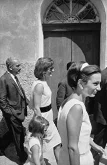 Jacqueline Kennedy Walking With Her Sister Lee and Daughter Caroline