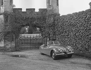 Images Dated 21st June 2015: Jaguar XK120