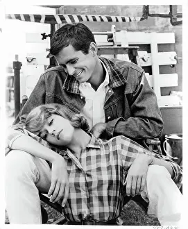Lac0035 Prints: Jane Fonda And Tony Perkins In Tall Story