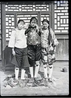 Beijing Prints: Three Japanese Actresses Standing
