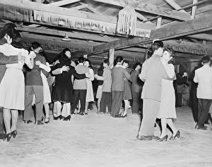 Moving Prints: Japanese Couples Dancing, American Styl