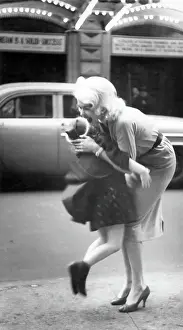 Jayne Mansfield & Daughter In Manhattan