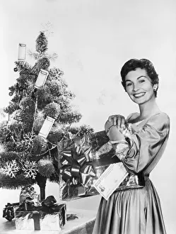 Government Bond Prints: Jean Simmons Decorating with US Bonds