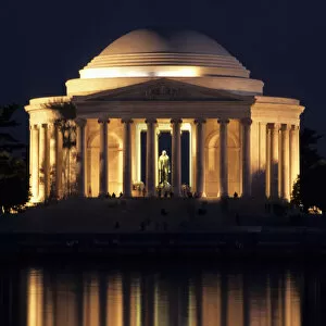 Jefferson Memorial illuminated at night