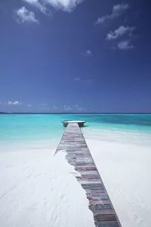 Images Dated 7th December 2011: jetty leading to ocean, maldives
