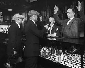 Images Dated 25th September 2007: Jewellery Raid