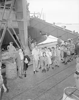 Seaport Prints: Jewish Refugees in Front of Ship at Haifa