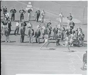 Jim Bailey Making it Past John Landy