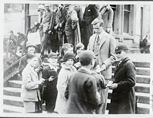 Jim Barnes signing Autographs