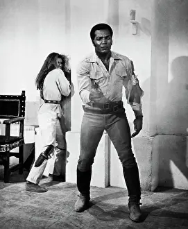 Jim Brown and Raquel Welch in 100 Rifles