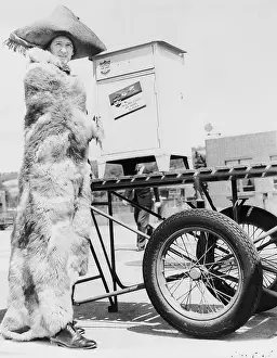 Stunt Prints: Jim Moran on Trip to Sell an Icebox to an Eskimo