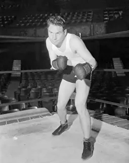 jimmy-mclarnin-posing-boxing-