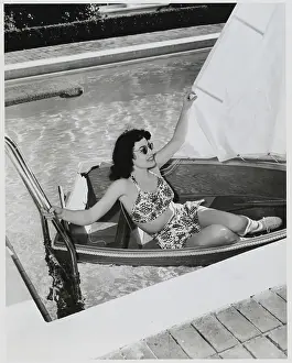 Brentwood Prints: Joan Crawford Sitting in Sailboat