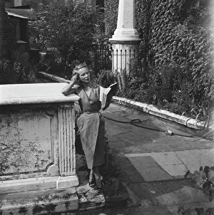 Huty25620 Prints: Joan Greenwood, British Actress