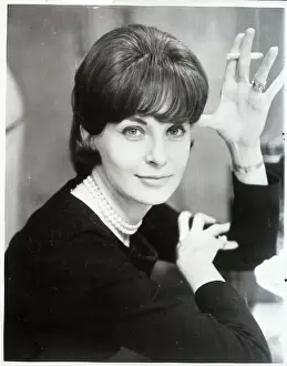 Joanne Woodward in Brunette Wig
