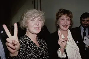 Prints of American actresses Joanne Woodward (left) and Meryl Streep attend the Project Vote Smart cocktail reception benefit at the Edward S. Harkness House in New York City, 24th September 1986 Grace, Grit & Golden Moments: Joanne Woodward And Meryl Streep
