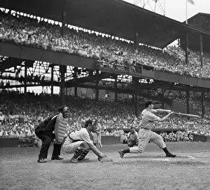 Umpire Prints: Joe Dimaggio Fininshing Swing