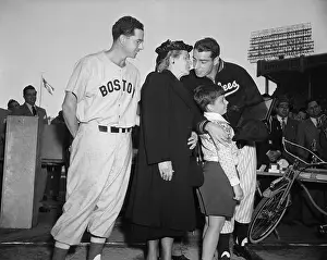 Joe Dimaggio Standing With His Family