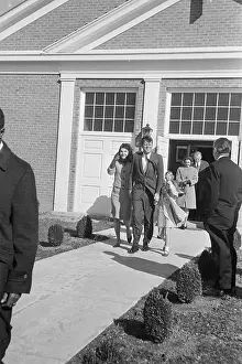 Middleburg Prints: John F. Kennedy Walking with Wife Jacqueline and Daughter Caroline
