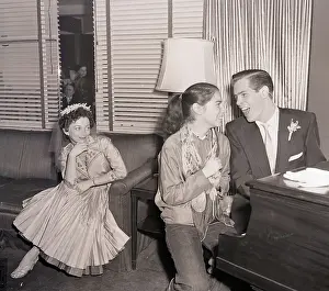 Johnnie Ray Singing to Fan