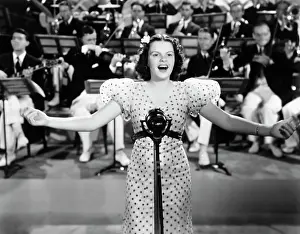 Judy Garland Singing with Orchestra