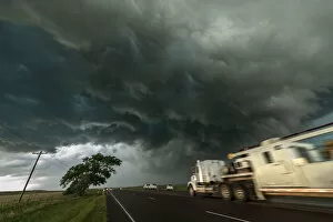 Images Dated 27th May 2015: Juggernaut Truck heads towards a Tornado warned storm, Texas, USA