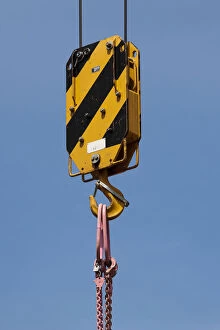 Karabiner or hook of a heavy-duty crane