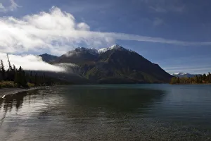 Images Dated 4th September 2010: Kathleen Lake, Kings Throne behind, St. Elias Mountains, Kluane National Park and Reserve