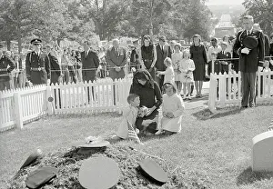 Kennedy Family Visit JKF's Grave