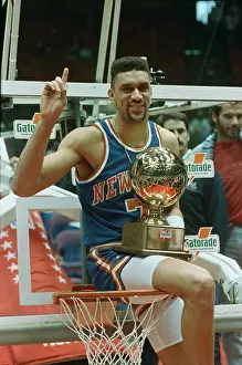 Kenny Walker Giving Number One Sign