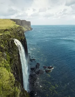 Images Dated 9th August 2015: Kilt Rock, Waterfall flowing over the cliffs