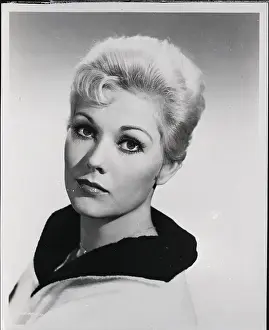 Kim Novak, Headshoulder Shot