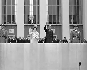 Worlds Fair Prints: King George, Queen Elizabeth Waving