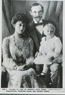 Support Prints: King Haakon With Wife and Son