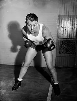 Prints of CIRCA 1900: Heavyweight boxer King Levinsky 'Kingfish Levinsky' born Harris Krakow, poses for a portrait, circa 1900. (Photo by The Stanley Weston Archive/Getty Images)'n In the Ring: The Art of Boxing: King Levinsky