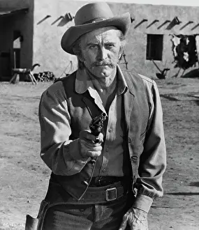 Huty33498 Prints: Kirk Douglas In A Gunfight