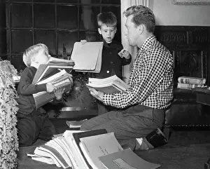 Script Prints: Kirk Douglas at Home with Sons Michael and Joel