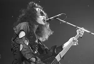Kiss Performing