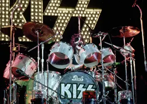 Kiss Performing