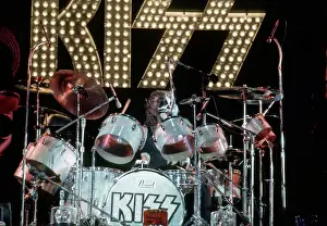 Kiss Performing